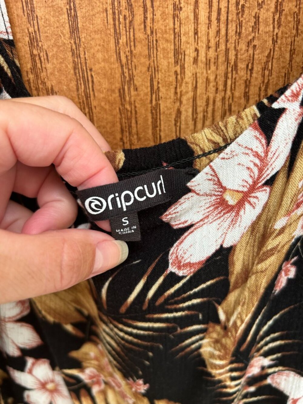Rip Curl Black Floral Tropical Wide Leg Cropped Jumpsuit Romper - Picture 5 of 5